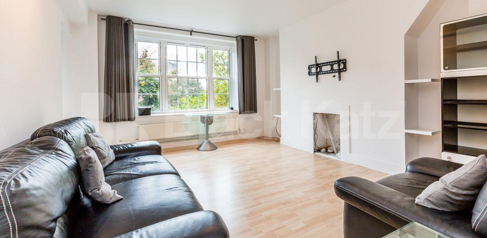Spacious three bed with a modern kitchen and bathroom mins to tube and market Ferdinand Street, Camden / Regents Park
